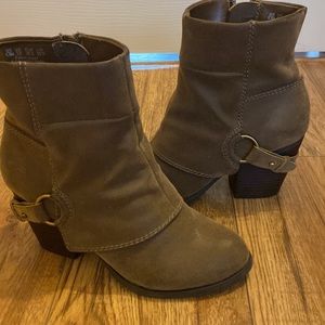 Fergalicious booties. Good condition.